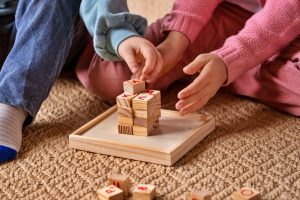 i_high-angle-kids-playing-memory-game